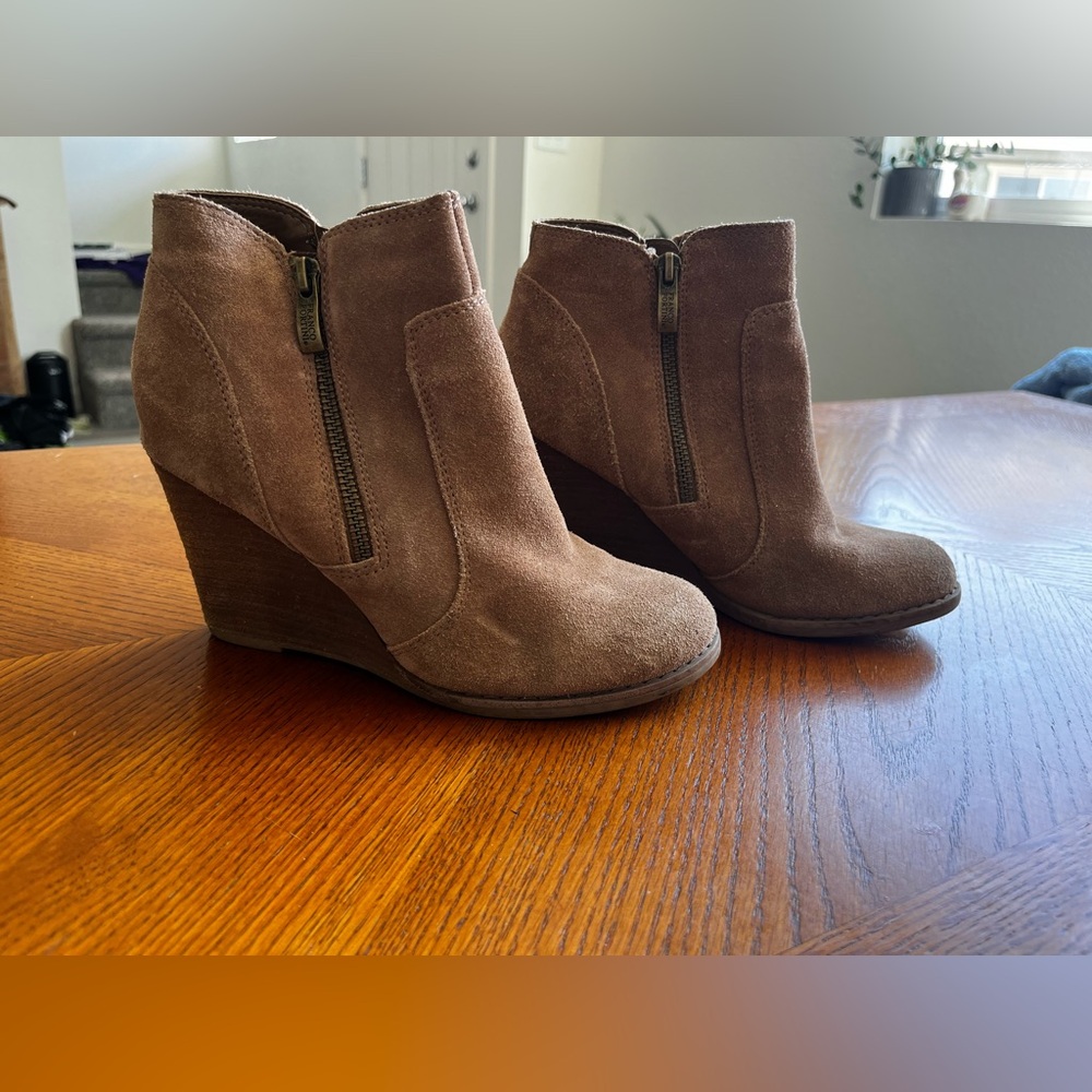 Wedge boots